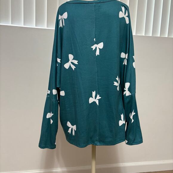 Hopely Women's Green Bow Print Long Sleeve V-neck Top 1XL NWT - Picture 3 of 5